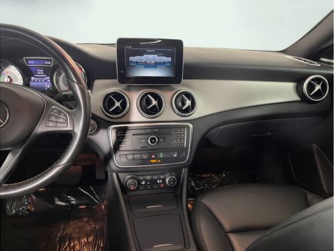 Used 2015 Mercedes-Benz CLA 250 image 17