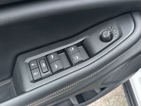 New 2025 Jeep Grand Cherokee Altitude AWD/4WD image 12