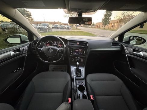 Used 2018 Volkswagen Golf S image 13