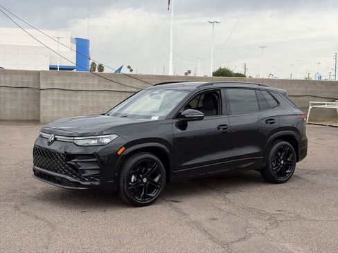 New 2026 Volkswagen Tiguan SE R-Line image 3