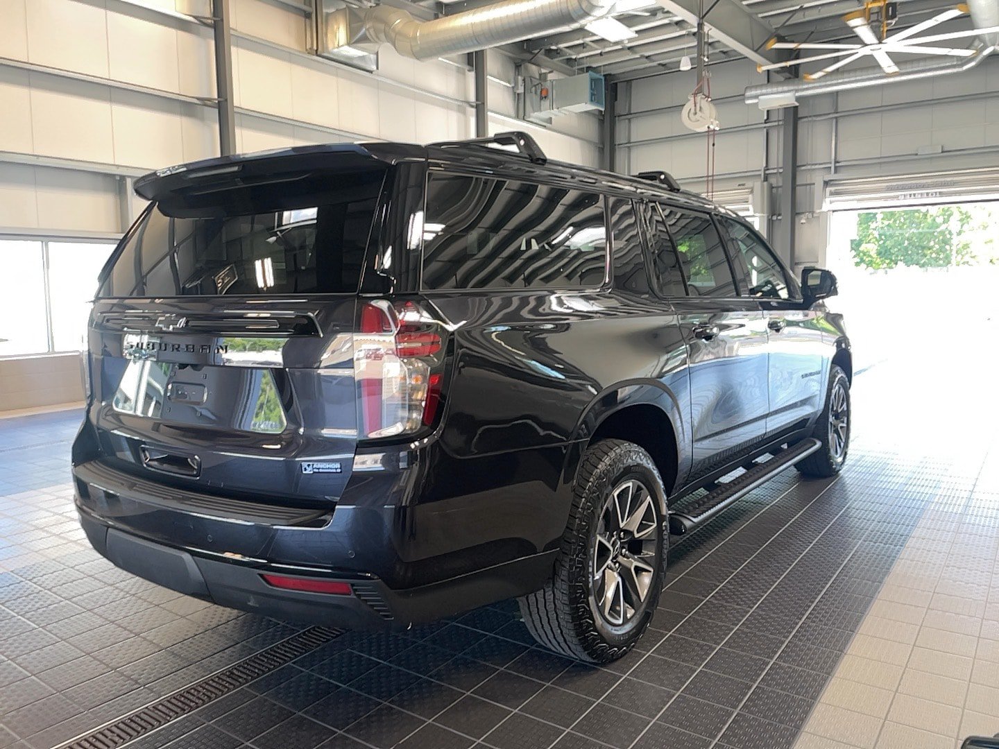 Used 2024 Chevrolet Suburban Z71 w/ Luxury Package AWD/4WD image 28