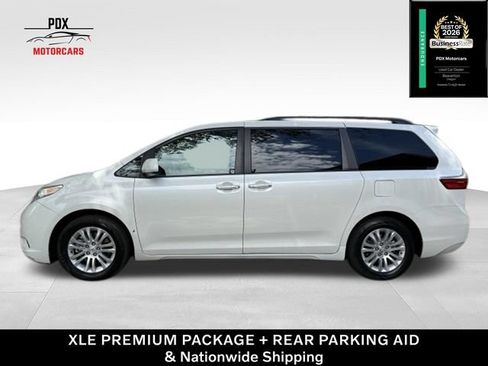 Used 2017 Toyota Sienna XLE Premium FWD image 2