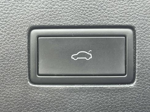 Used 2021 Volkswagen Atlas Cross Sport SE w/ Panoramic Sunroof Package FWD image 20