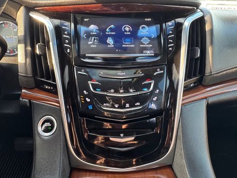 Used 2017 Cadillac Escalade ESV Premium Luxury image 30
