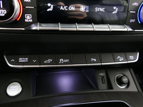 Used 2024 Audi Q5 e Premium w/ Convenience Package image 22