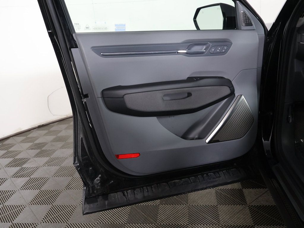 Used 2024 Kia EV9 Land AWD/4WD image 26