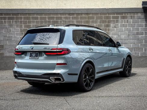 Used 2024 BMW X7 xDrive40i w/ Executive Package AWD/4WD image 3