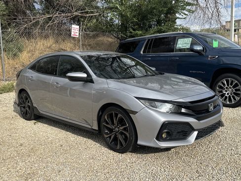 Used 2018 Honda Civic Sport image 2