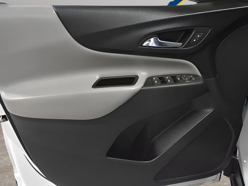 Used 2022 Chevrolet Equinox LS w/ LS Convenience Package FWD image 30