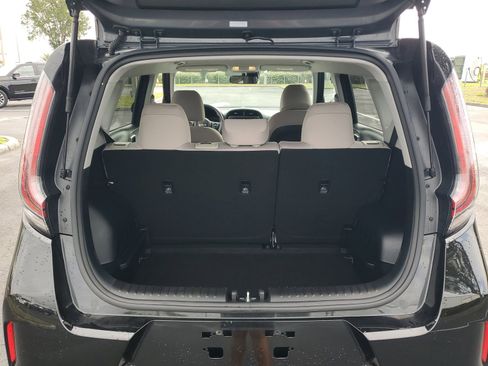 Used 2025 Kia Soul LX w/ LX Technology Package FWD image 7