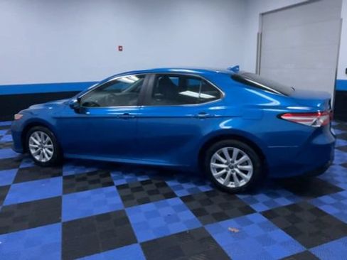 Used 2020 Toyota Camry LE FWD image 6