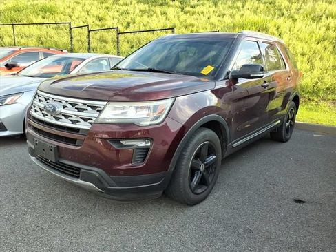 Used 2018 Ford Explorer XLT w/ Equipment Group 202A FWD image 1