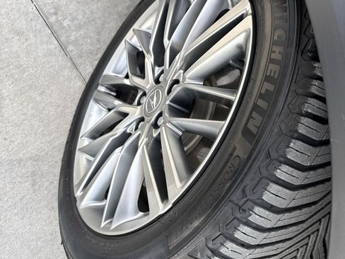 Used 2023 Acura MDX SH-AWD w/ Advance Package image 2