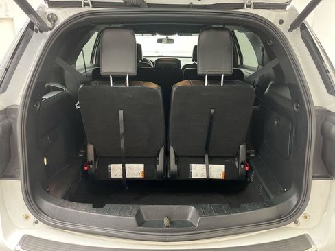 Used 2018 Ford Explorer XLT w/ Equipment Group 202A AWD/4WD image 3