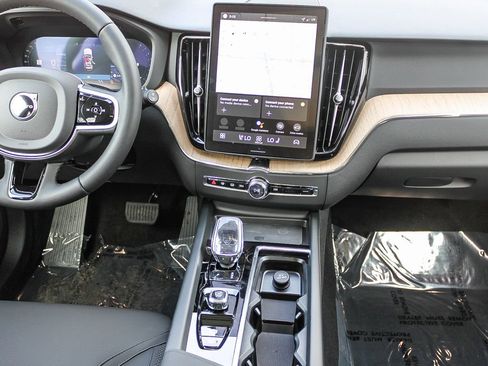 New 2026 Volvo XC60 B5 Plus w/ Climate Package PRO AWD/4WD image 29