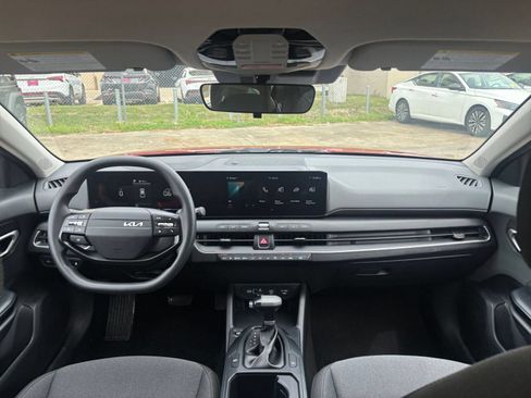 Used 2025 Kia K4 FWD image 32
