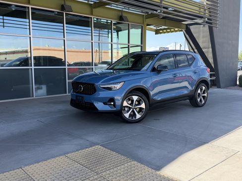 Used 2023 Volvo XC40 B4 Plus w/ Protection Package Premier FWD image 1
