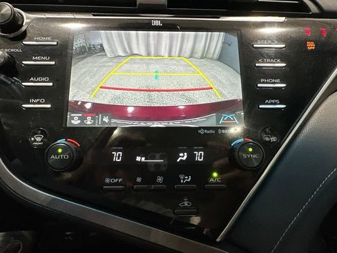 Used 2018 Toyota Camry XSE FWD image 10
