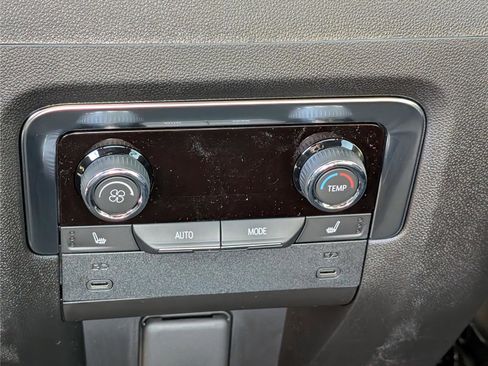 New 2026 Chevrolet Suburban Premier image 13