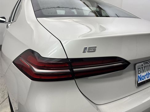 New 2026 BMW i5 eDrive40 image 19