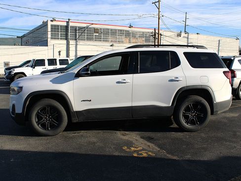 Used 2022 GMC Acadia AT4 w/ Preferred Package AWD/4WD image 4