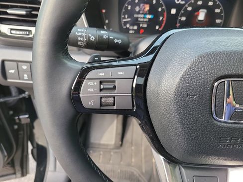 Certified 2025 Honda Pilot Elite image 32