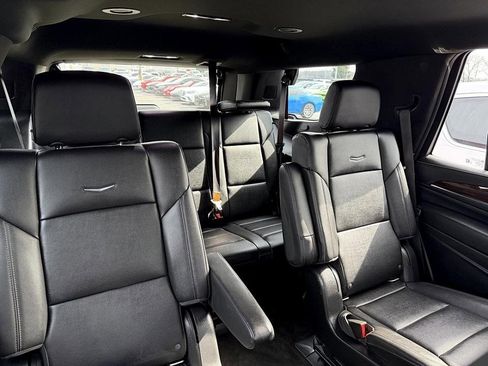 Used 2022 Cadillac Escalade Luxury image 17