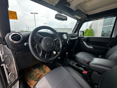 Used 2018 Jeep Wrangler Unlimited Rubicon w/ Connectivity Group AWD/4WD image 8