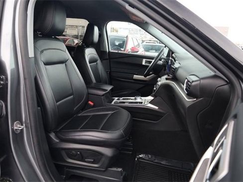 Certified 2024 Ford Explorer XLT w/ Equipment Group 202A image 27