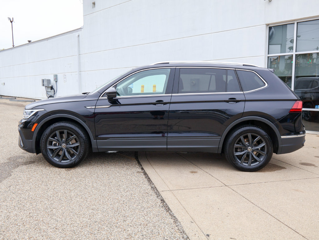 Used 2024 Volkswagen Tiguan SE w/ Panoramic Sunroof Package AWD/4WD image 2