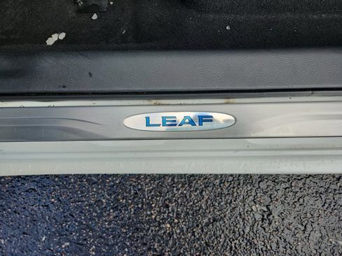 Used 2017 Nissan Leaf SL image 27