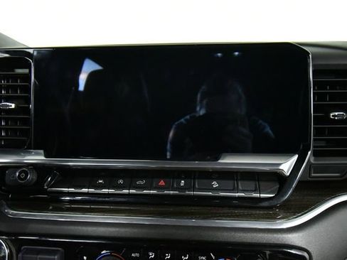 Used 2024 Chevrolet Silverado 1500 LT Trail Boss w/ Convenience Package II image 4