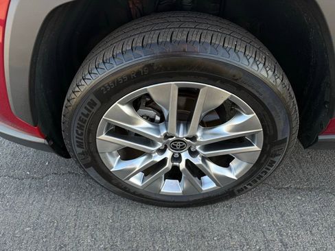 Used 2024 Toyota RAV4 XLE Premium image 9