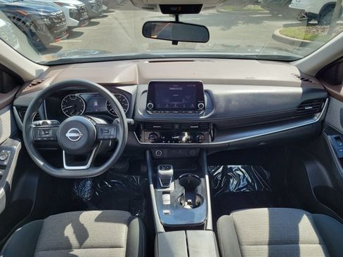 Used 2023 Nissan Rogue SV FWD image 11