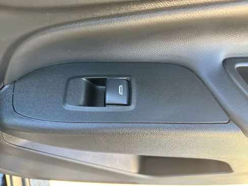 Used 2023 Chevrolet Equinox LT image 32