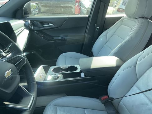 Used 2026 Chevrolet Equinox LT w/ Convenience Package II FWD image 10