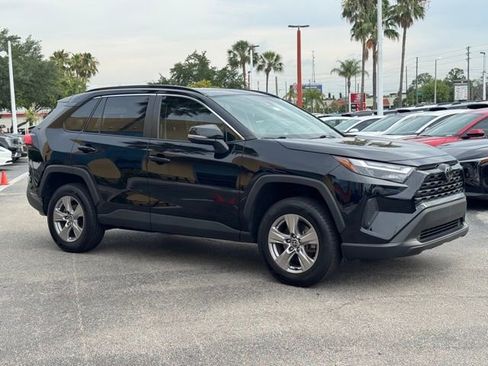 Used 2022 Toyota RAV4 XLE w/ Convenience Package FWD image 4