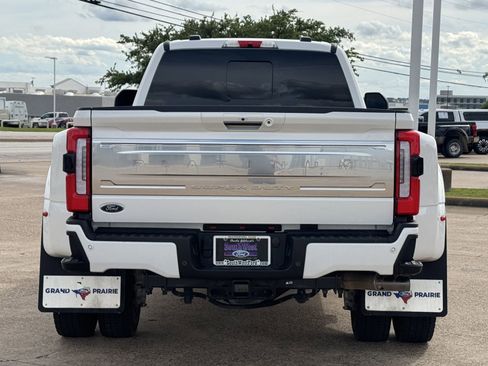 Used 2024 Ford F450 Platinum w/ FX4 Off-Road Package AWD/4WD image 5