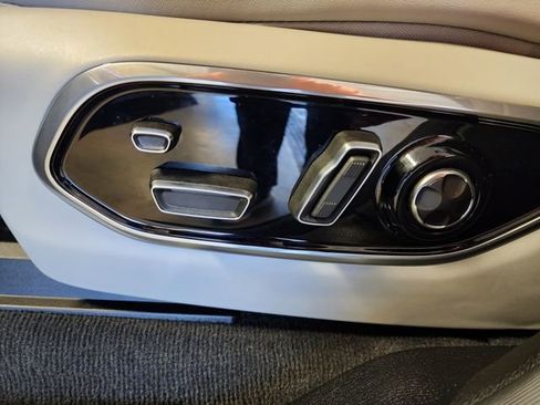 Used 2022 Jeep Grand Cherokee Overland w/ Luxury Tech Group IV image 14