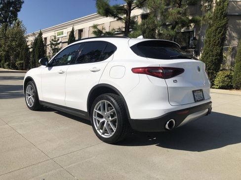 Used 2018 Alfa Romeo Stelvio Sport w/ Quick Order Package 22J Sport AWD/4WD image 7