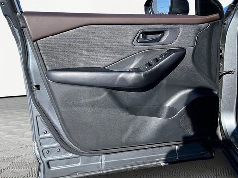 Used 2023 Nissan Rogue S image 23