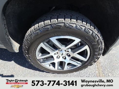 Used 2023 Chevrolet Colorado Z71 w/ Z71 Convenience Package 2 AWD/4WD image 11