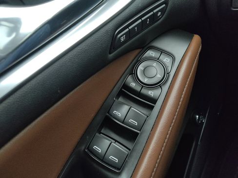 Used 2018 Buick Enclave Avenir w/ Avenir Technology Package AWD/4WD image 27