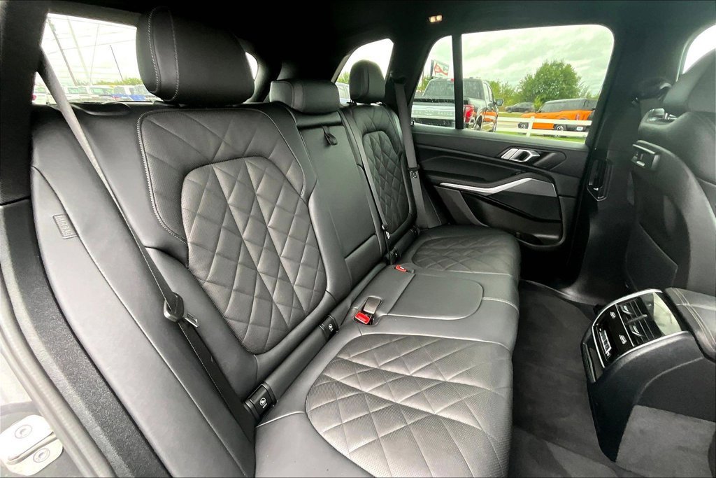 Used 2023 BMW X5 xDrive40i w/ Premium Package AWD/4WD image 29