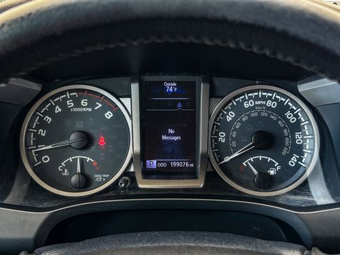 Used 2017 Toyota Tacoma SR5 RWD image 21