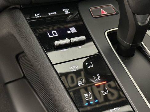 Used 2024 Porsche Macan w/ Premium Plus Package AWD/4WD image 19
