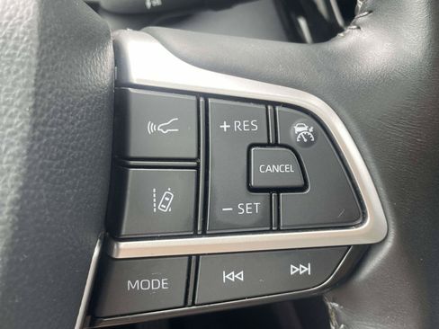 Used 2023 Toyota Highlander XLE FWD image 22
