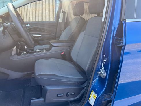 Used 2017 Ford Escape SE w/ Equipment Group 201A FWD image 9