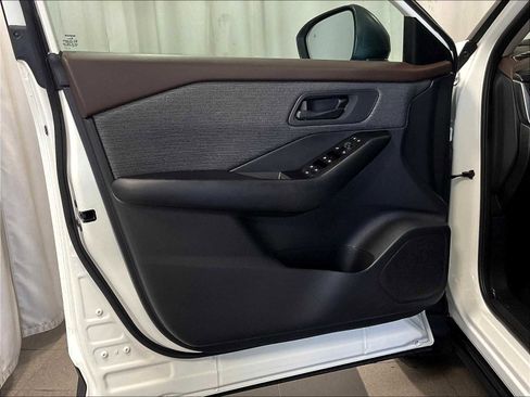 Certified 2023 Nissan Rogue S image 9