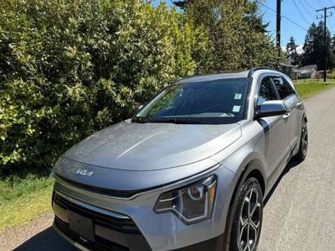 Used 2023 Kia Niro EX Touring FWD image 9